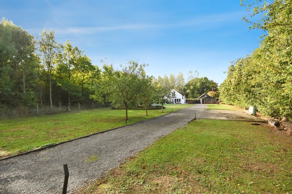 Property photo 3 of 31