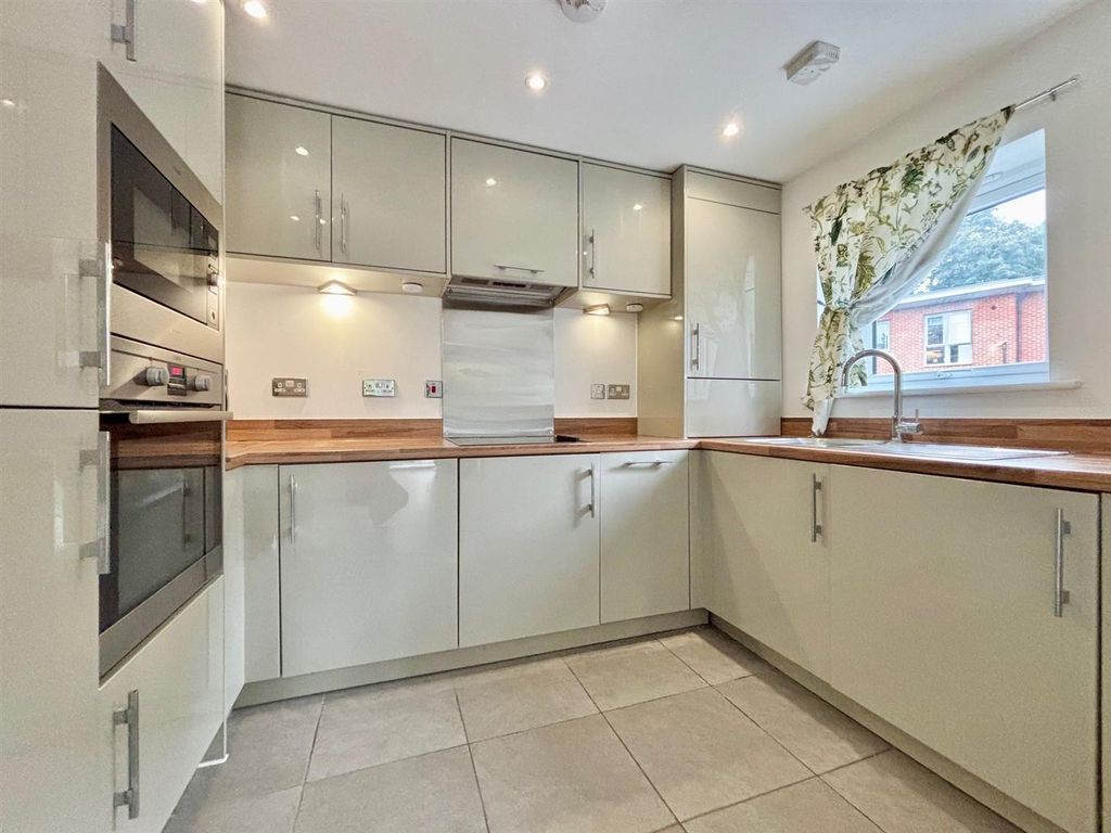 Property photo 3 of 12 Kit1.Jpg