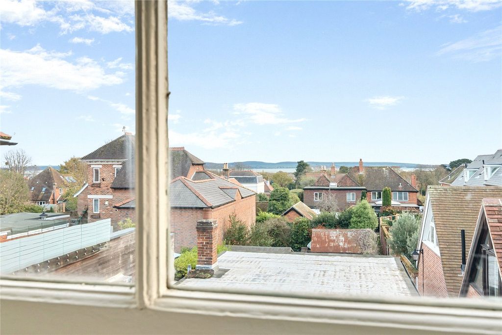 Property photo 3 of 17 Picture No. 23