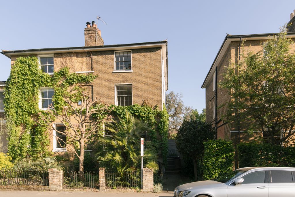 Property photo 1 of 33