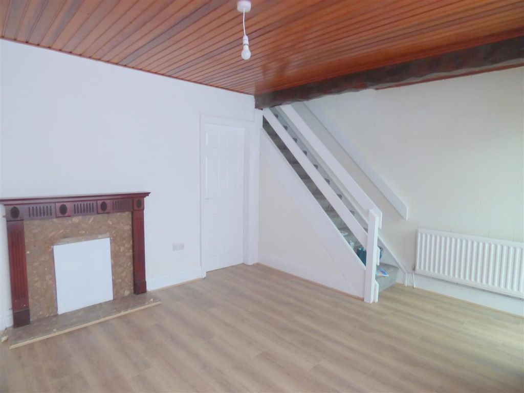 Property photo 3 of 10 Lounge