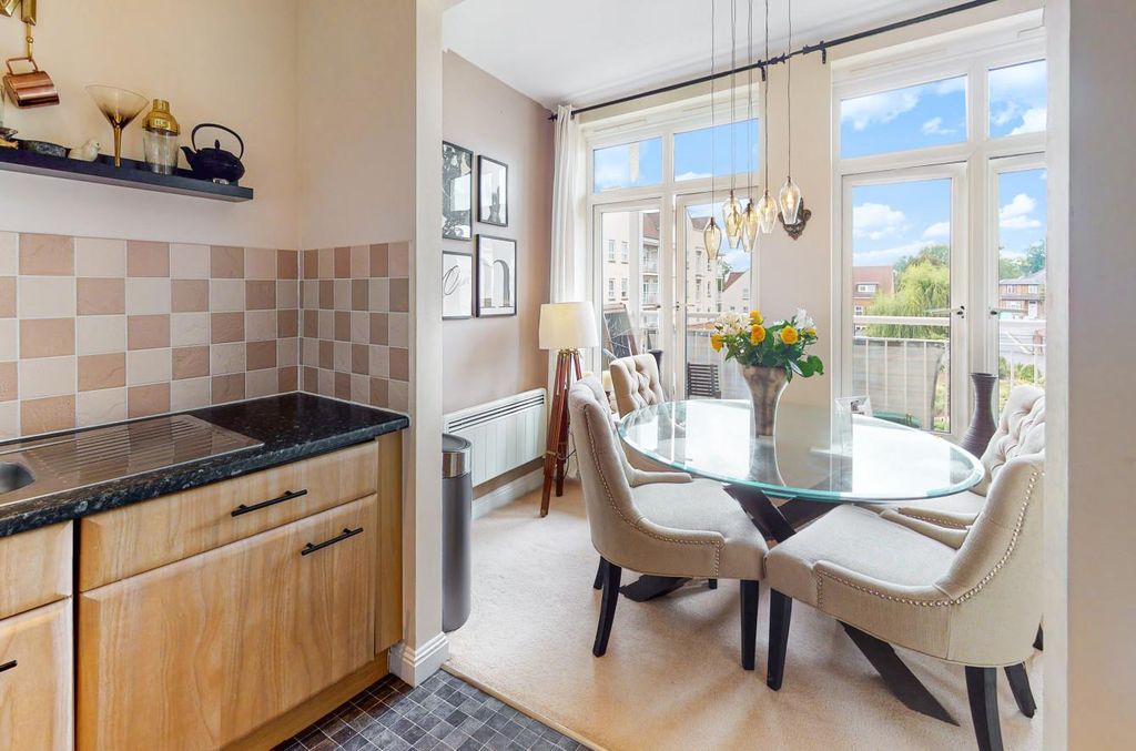 Property photo 3 of 10 Kitchen