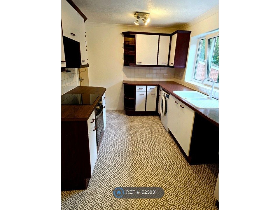 Property photo 1 of 13 Great Size Fully Fitted Kitchen