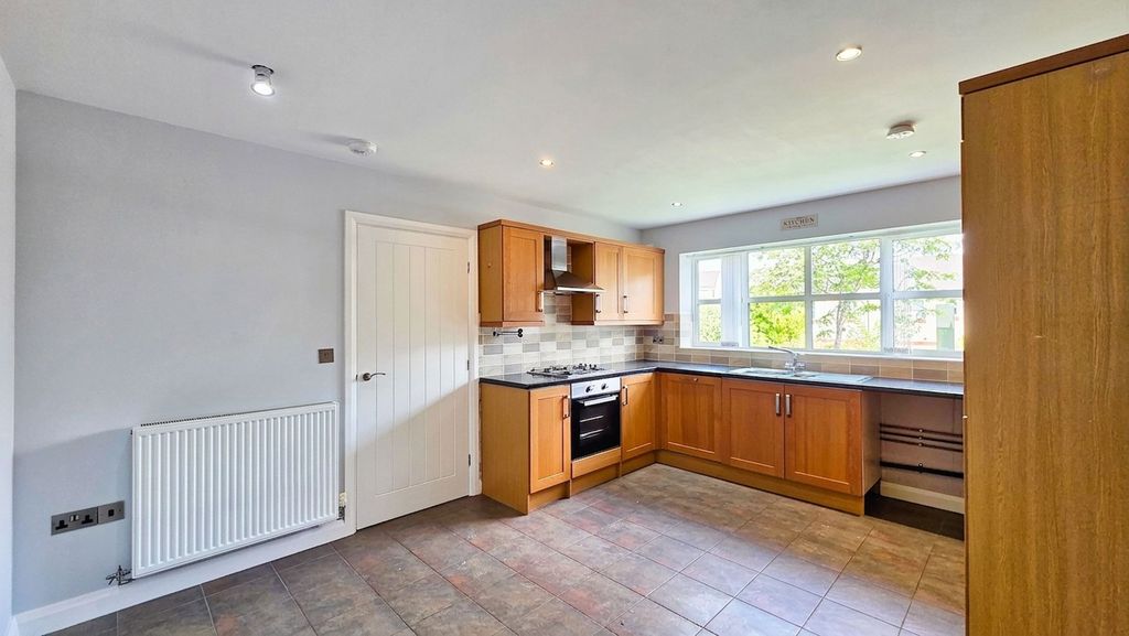 Property photo 3 of 18 Kitchen Diner