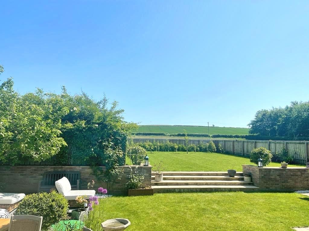 Property photo 2 of 23