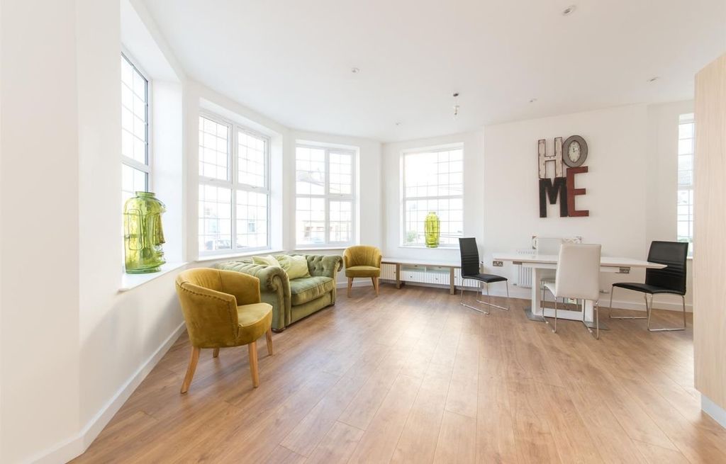 Property photo 2 of 7 Picture 2