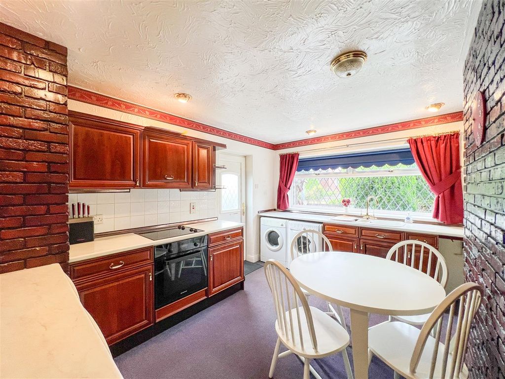 Property photo 2 of 17 Kitchen Diner