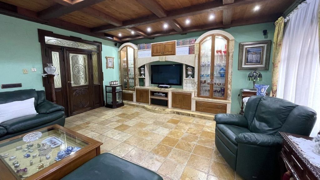 Property photo 3 of 31