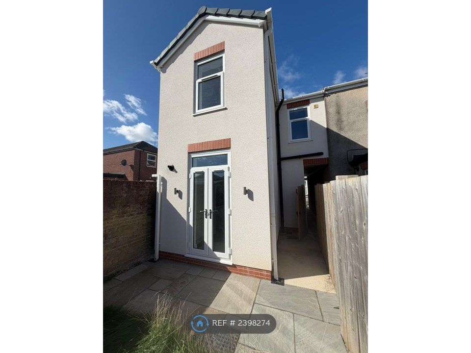 Property photo 2 of 10 Rear