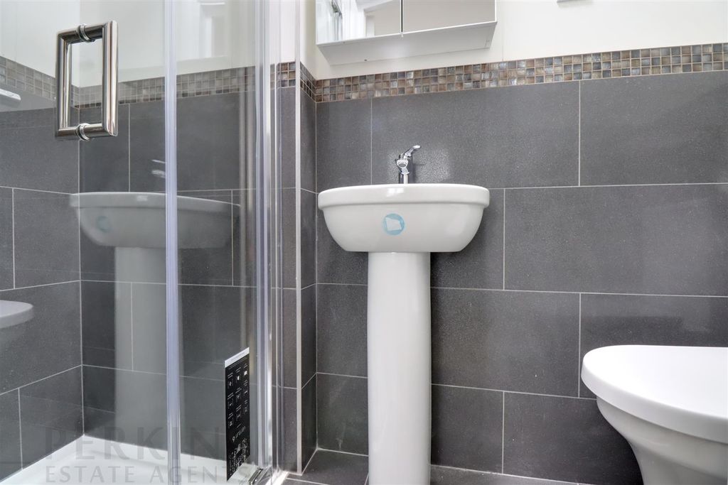 Property photo 3 of 6 En-Suite.Jpg