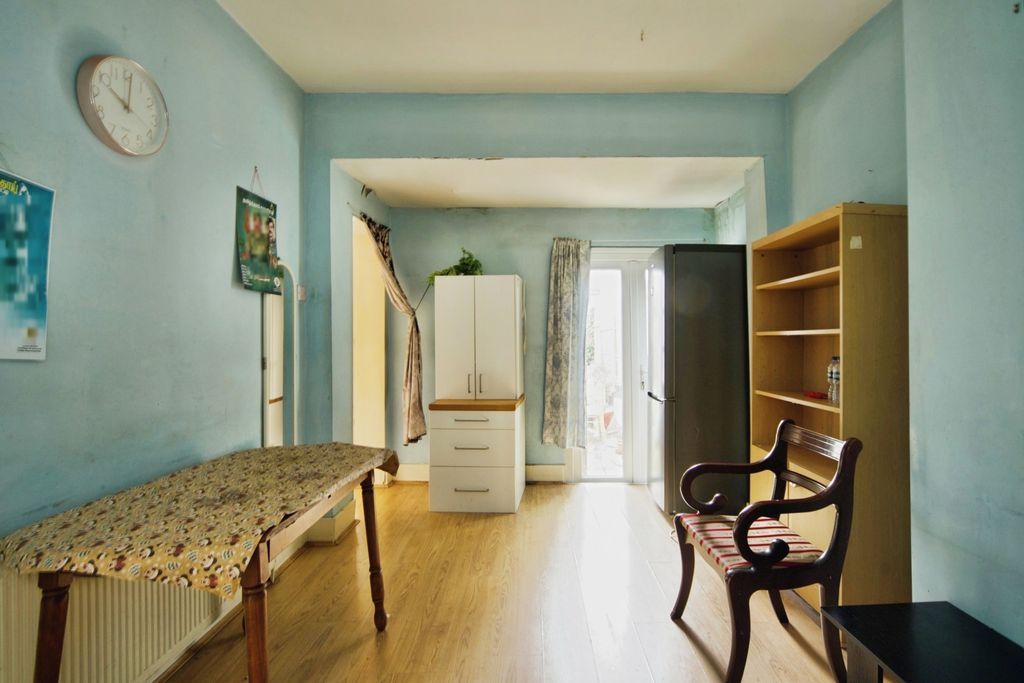 Property photo 2 of 8 Pbox-Img.Jpg