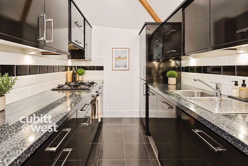 Property photo 2 of 9 5Cf4225c-6A184285...