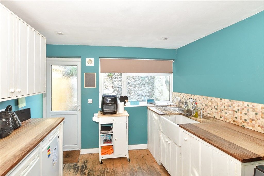 Property photo 2 of 8 Kitchen