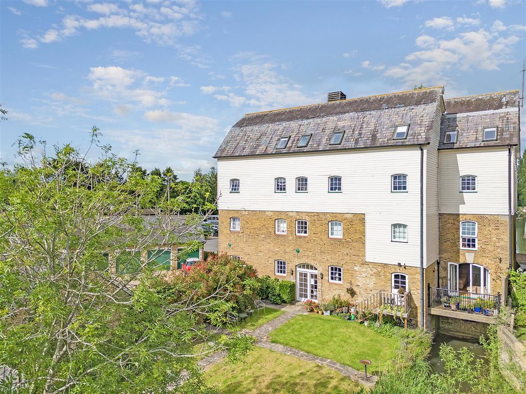 Property photo 3 of 35