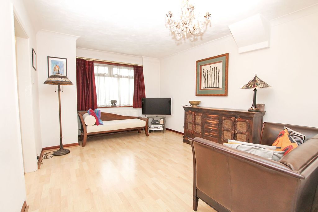 Property photo 2 of 11
