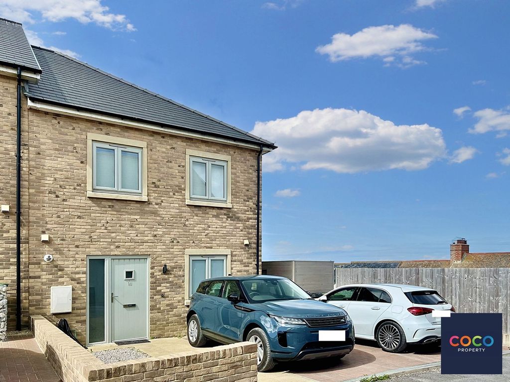 Property photo 1 of 18 Front