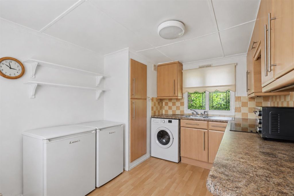 Property photo 3 of 17 Kitchen