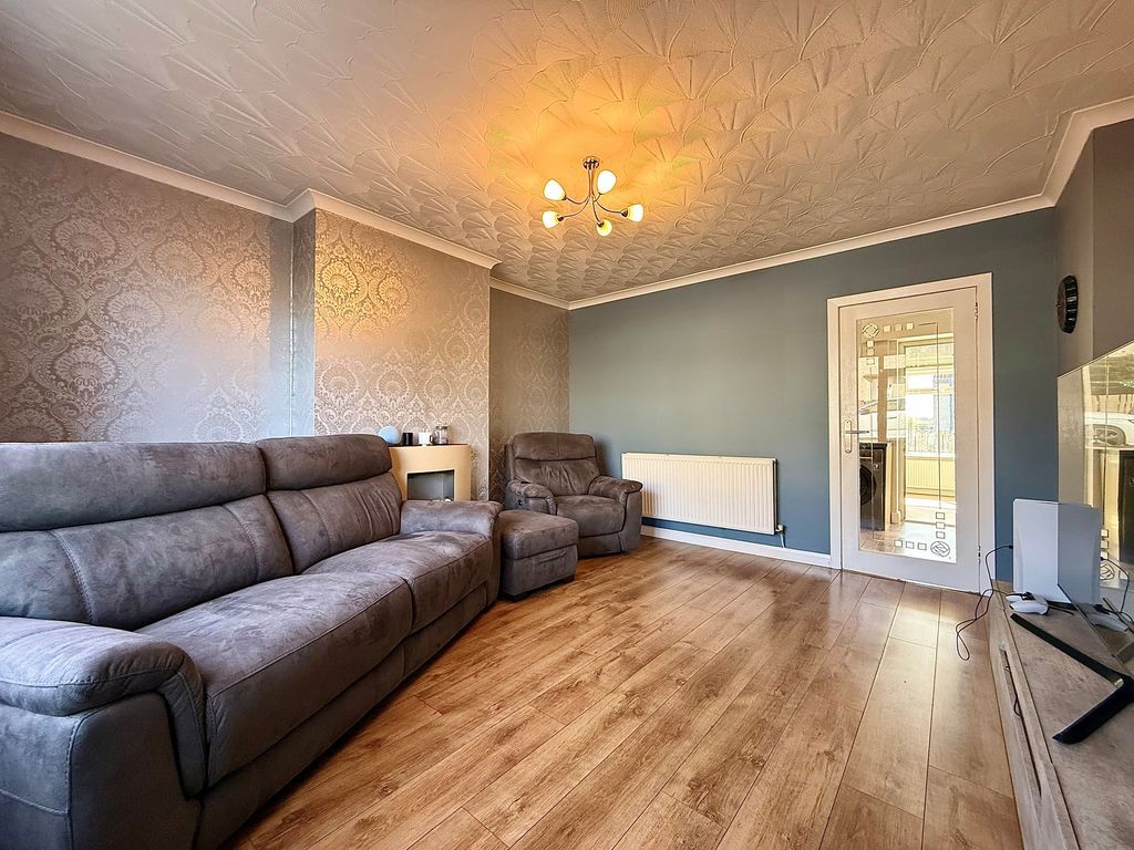 Property photo 3 of 16 Photo 11