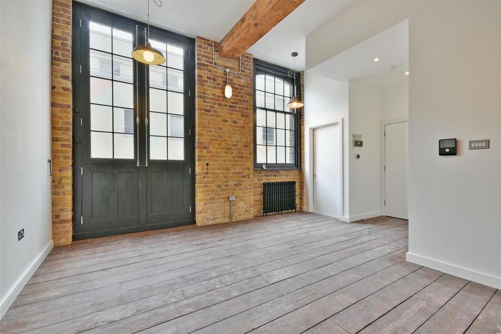 Property photo 3 of 12 L.Jpg
