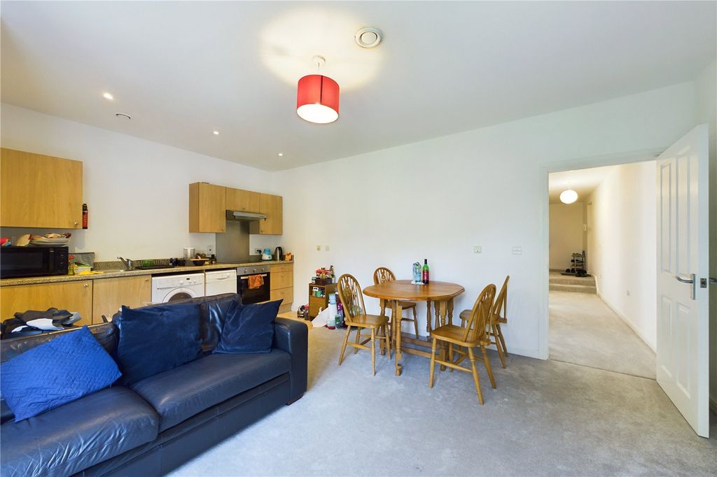 Property photo 3 of 8 Living &amp; Kitchen