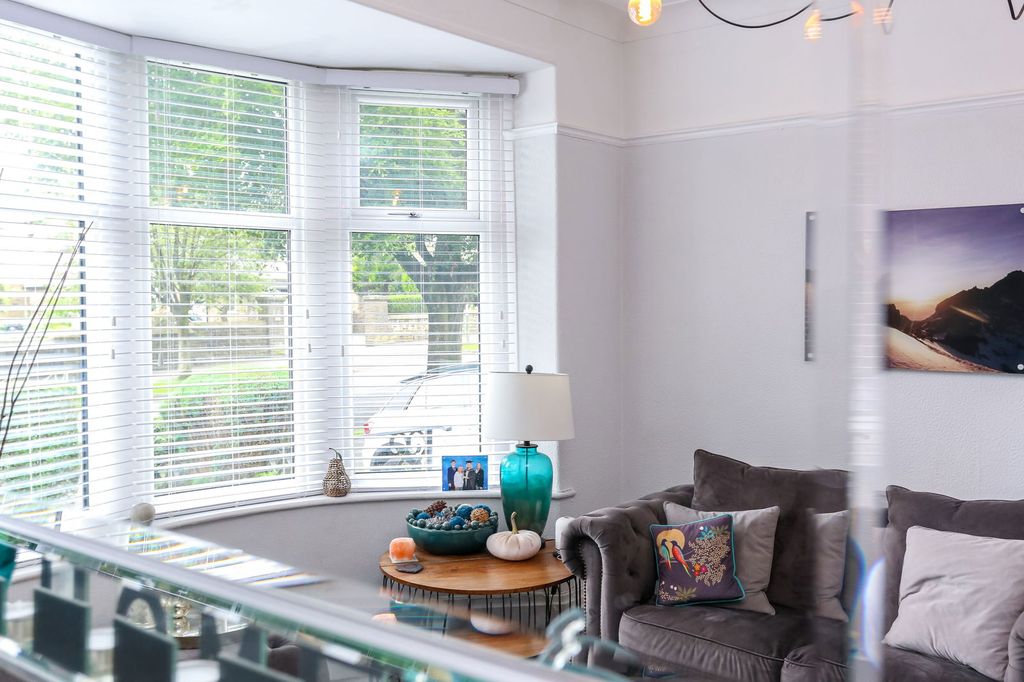 Property photo 2 of 33