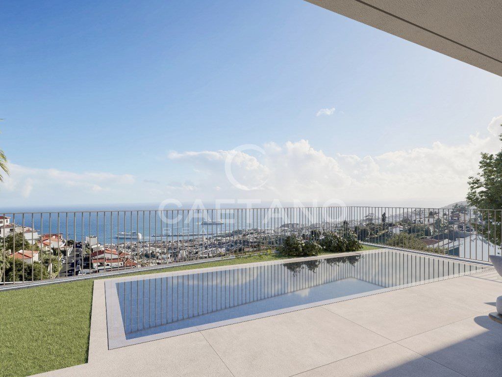 Property photo 1 of 8 Luxury Villa T3 +1 Home Office With Pool And Privileged View Over The Bay Of Funchal
