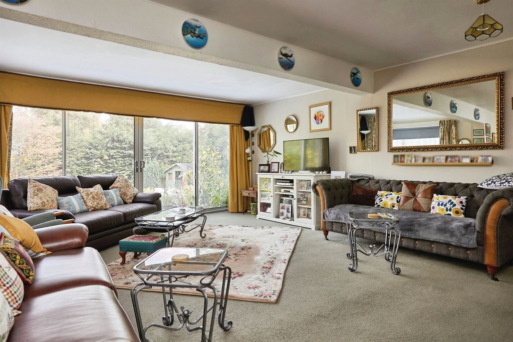 Property photo 3 of 17