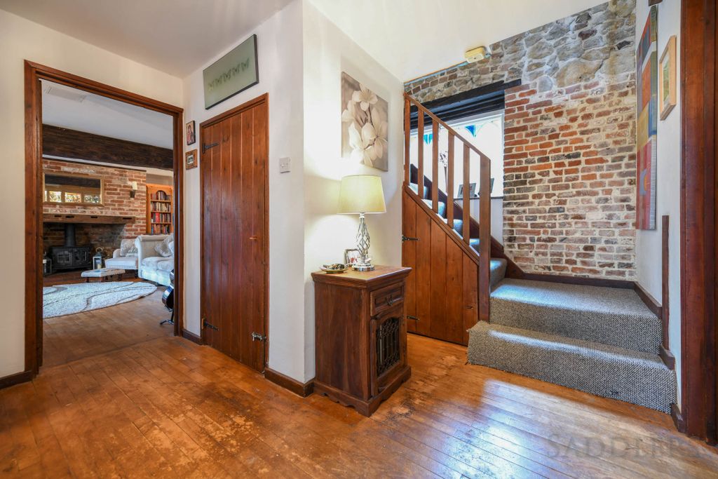 Property photo 2 of 40