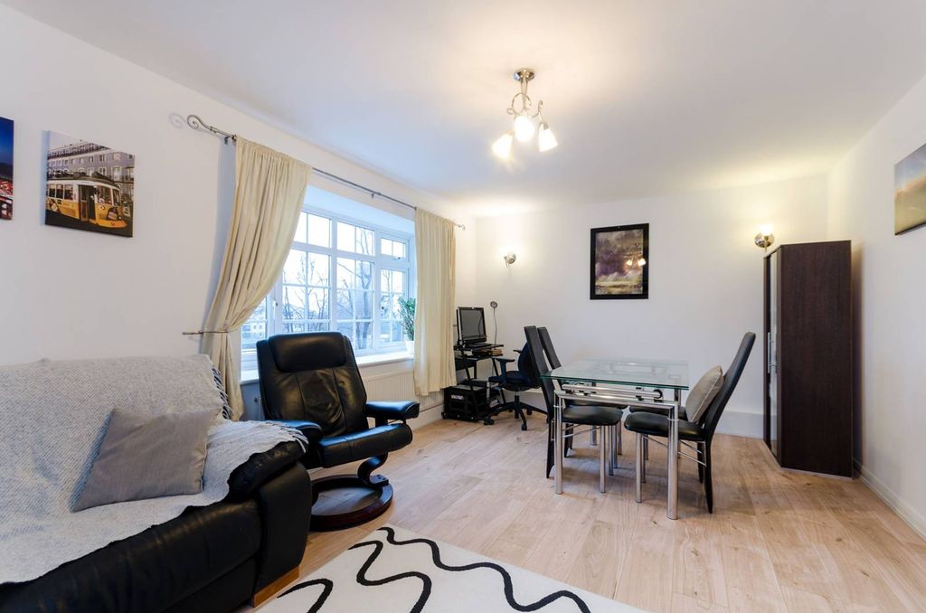 Property photo 2 of 9