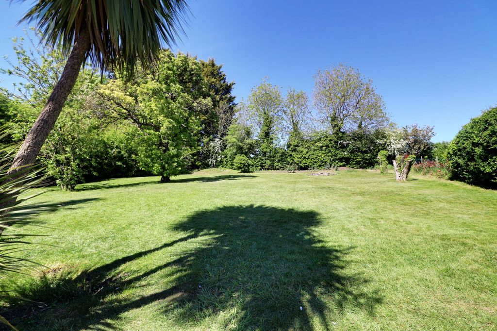 Property photo 2 of 32