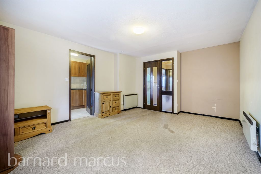 Property photo 3 of 12