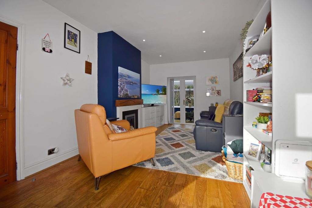 Property photo 3 of 17