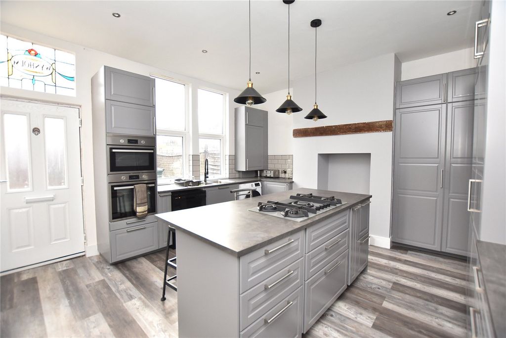 Property photo 2 of 16 Picture No. 33