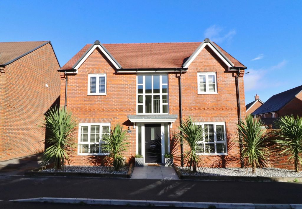 Property photo 1 of 28