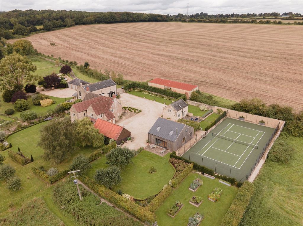 Property photo 1 of 32 Norbin Barton Farm