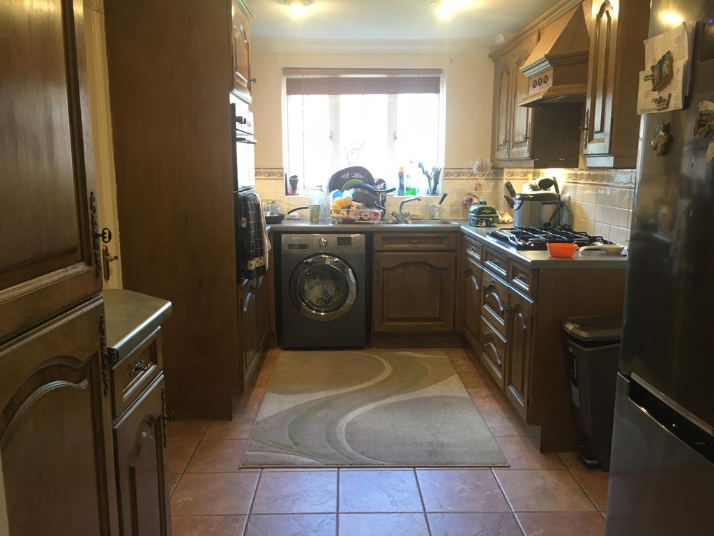 Property photo 3 of 9 Kitchen