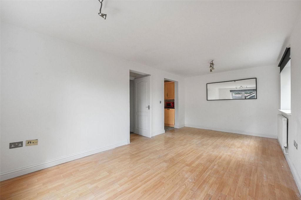 Property photo 3 of 10 Living Room