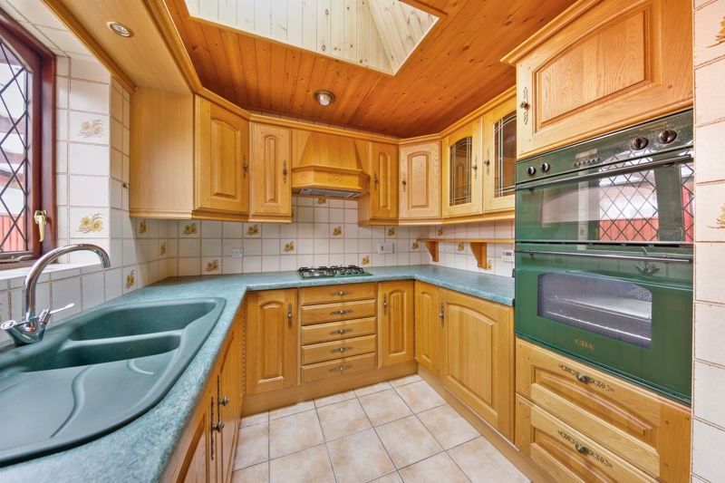 Property photo 3 of 27 Kitchen