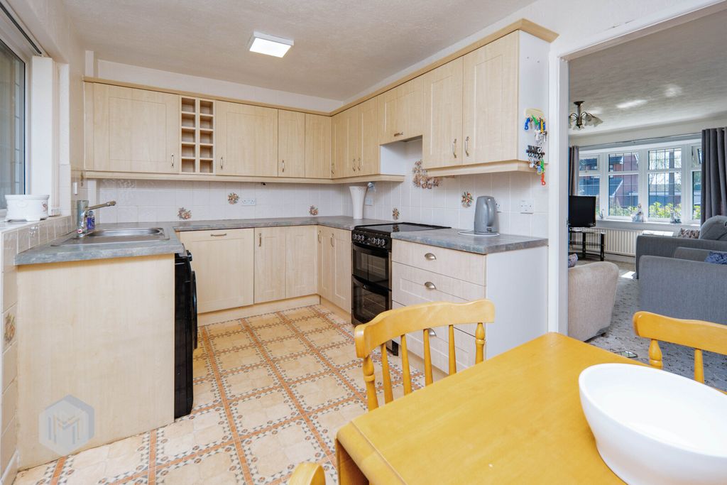 Property photo 3 of 27 Picture No. 13