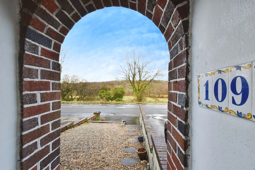 Property photo 2 of 19 Pbox-Img.Jpg