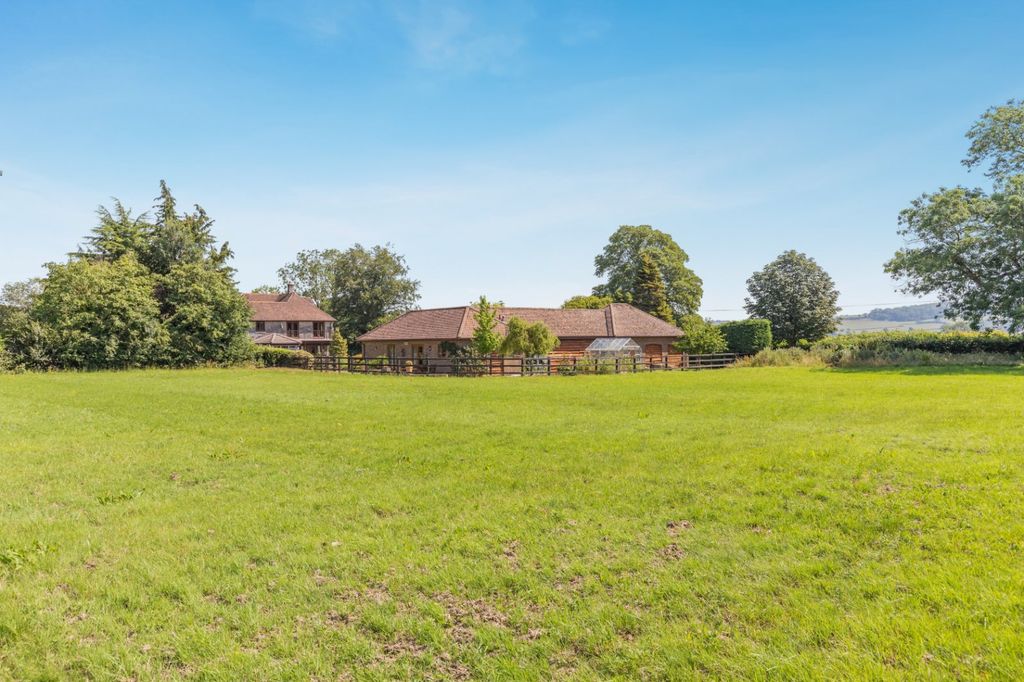 Property photo 2 of 23 Paddock