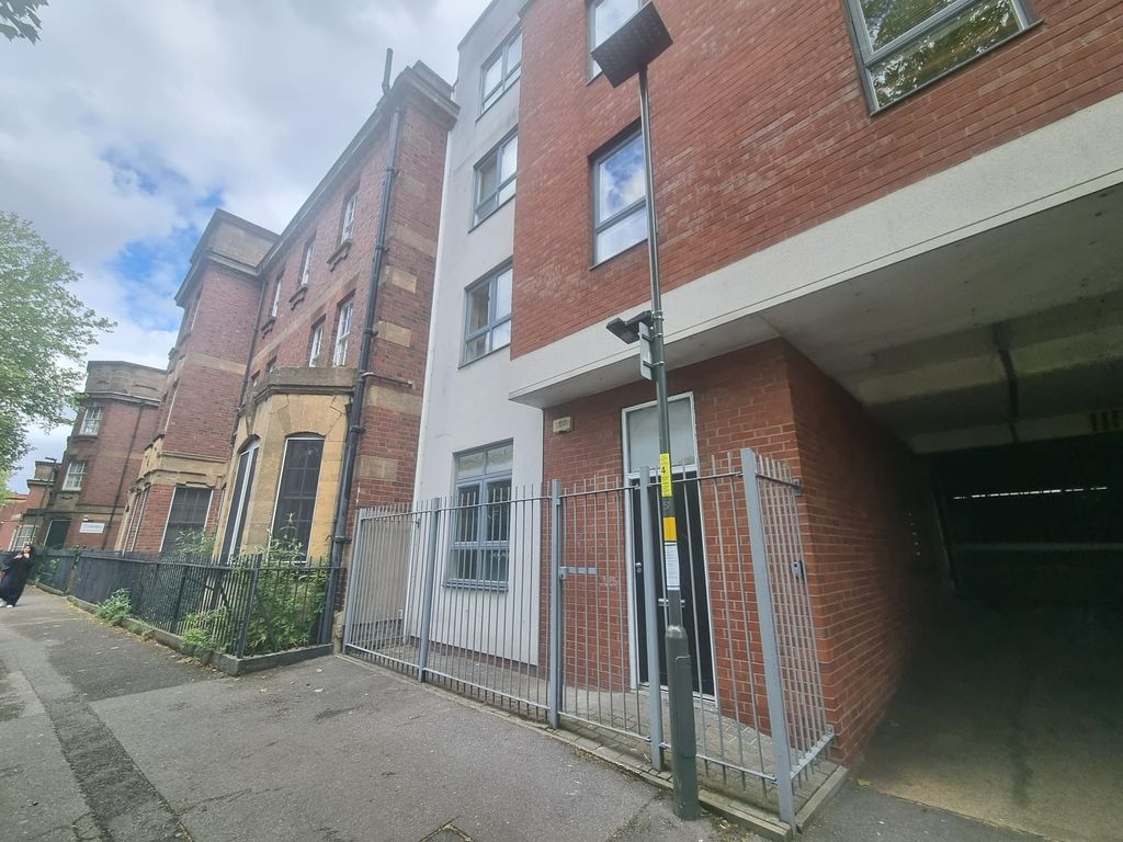 Property photo 2 of 10 4