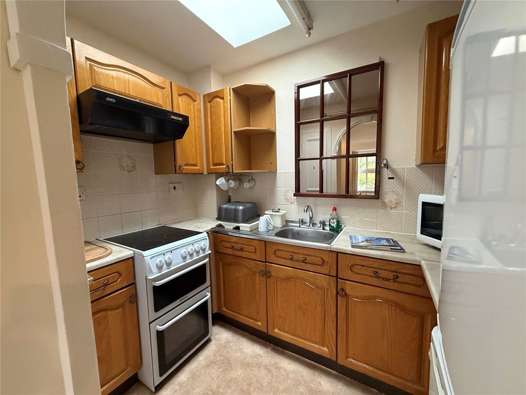 Property photo 3 of 10 Kitchen