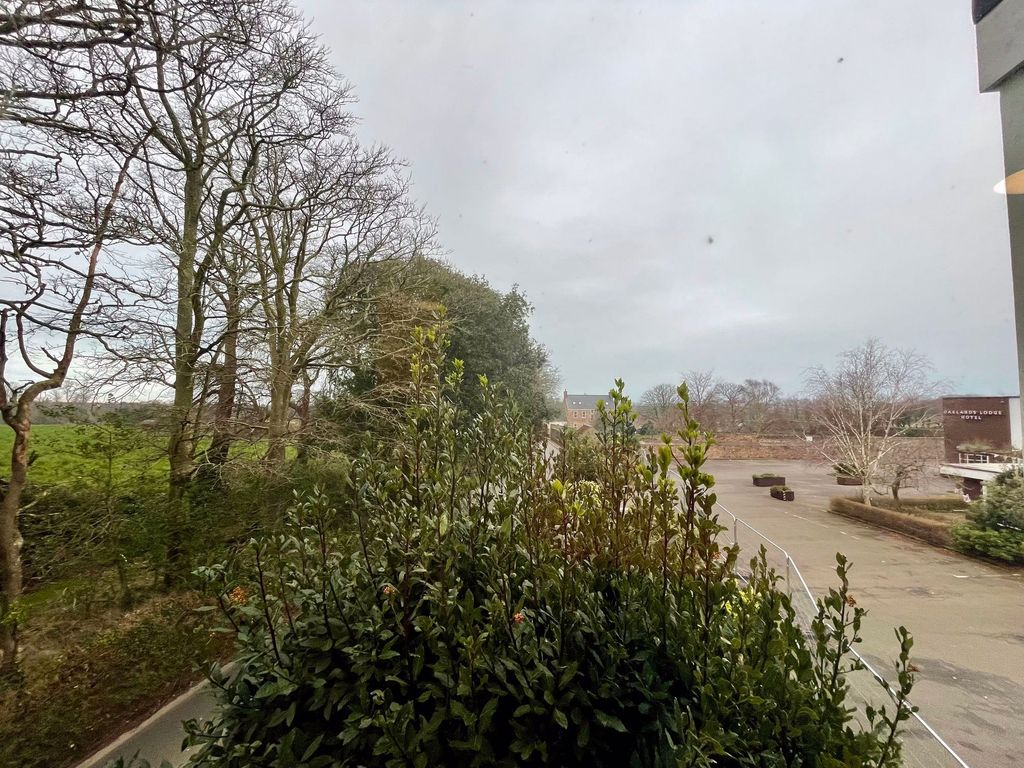 Property photo 1 of 6 Photo 4