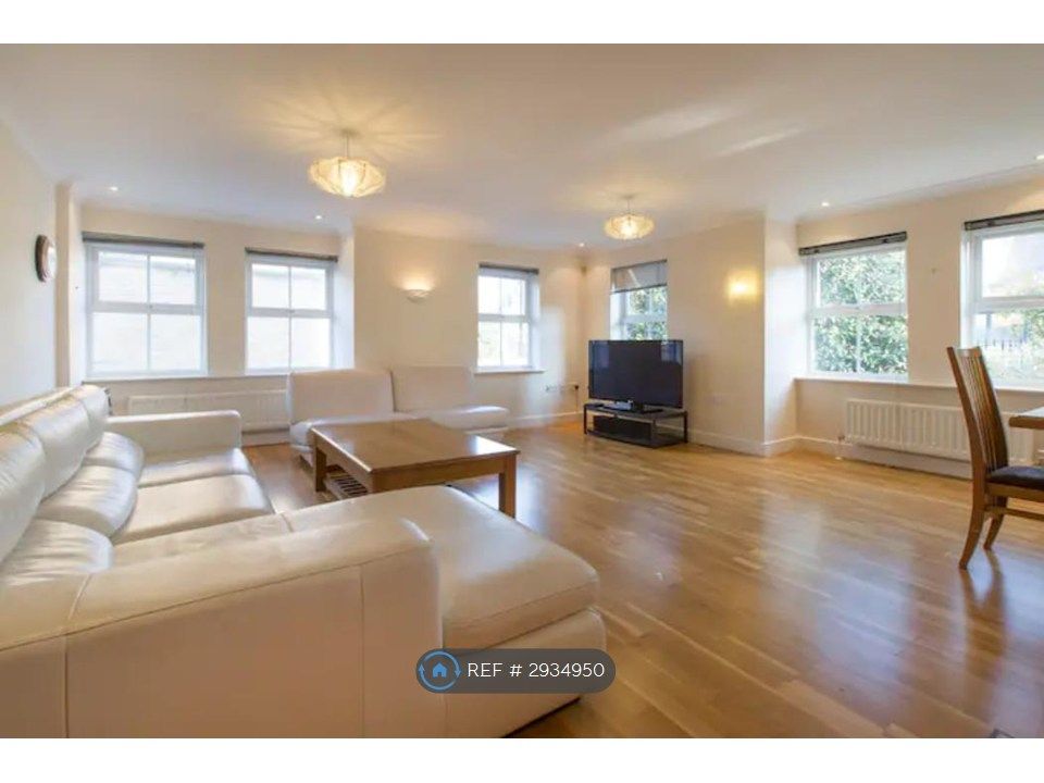 Property photo 1 of 14 Large Open-Plan Living Area