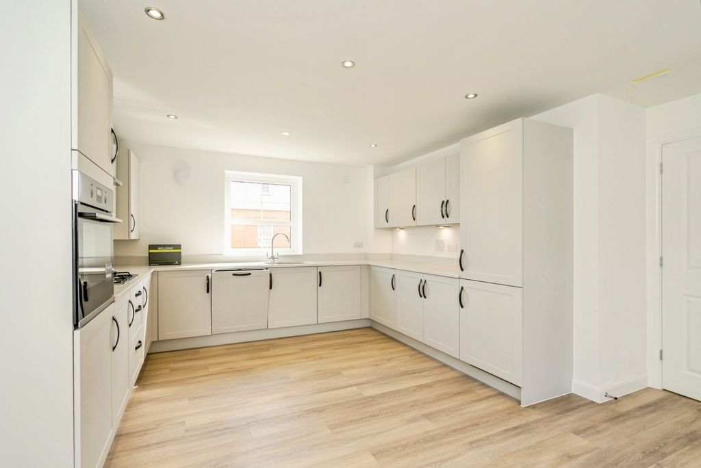 Property photo 2 of 24 Pbox-Img.Jpg