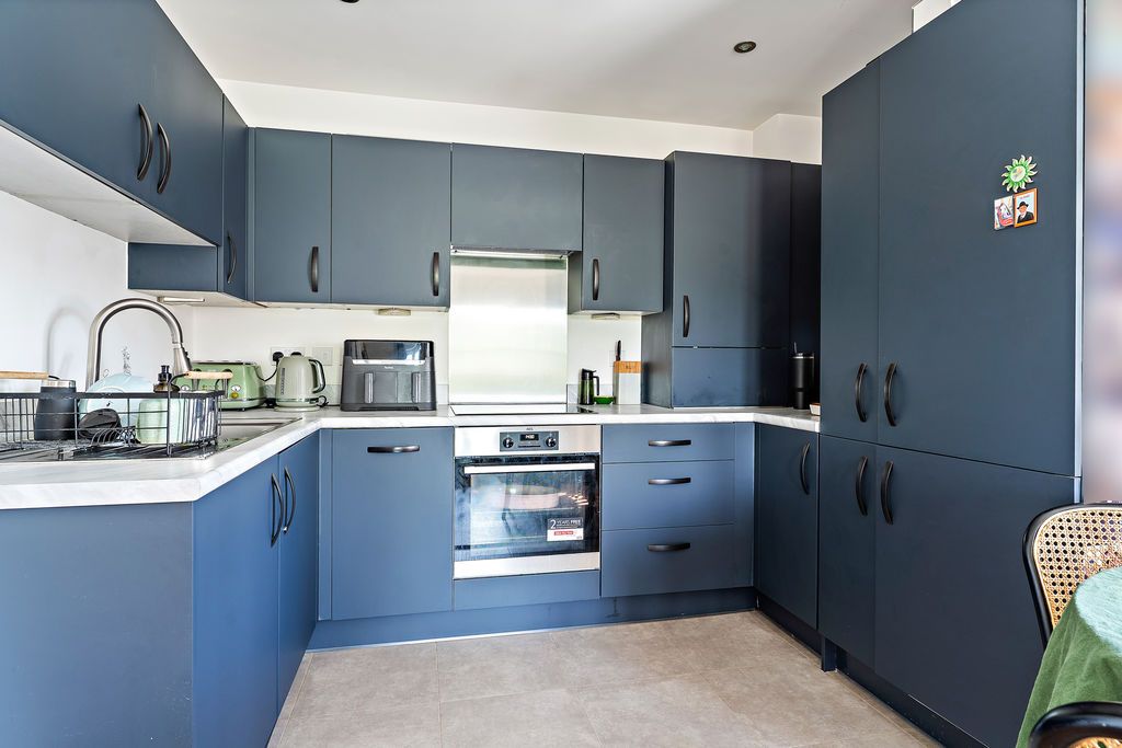 Property photo 2 of 19 Kitchen