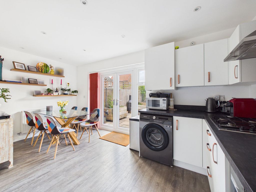 Property photo 3 of 18 Dining Kitchen