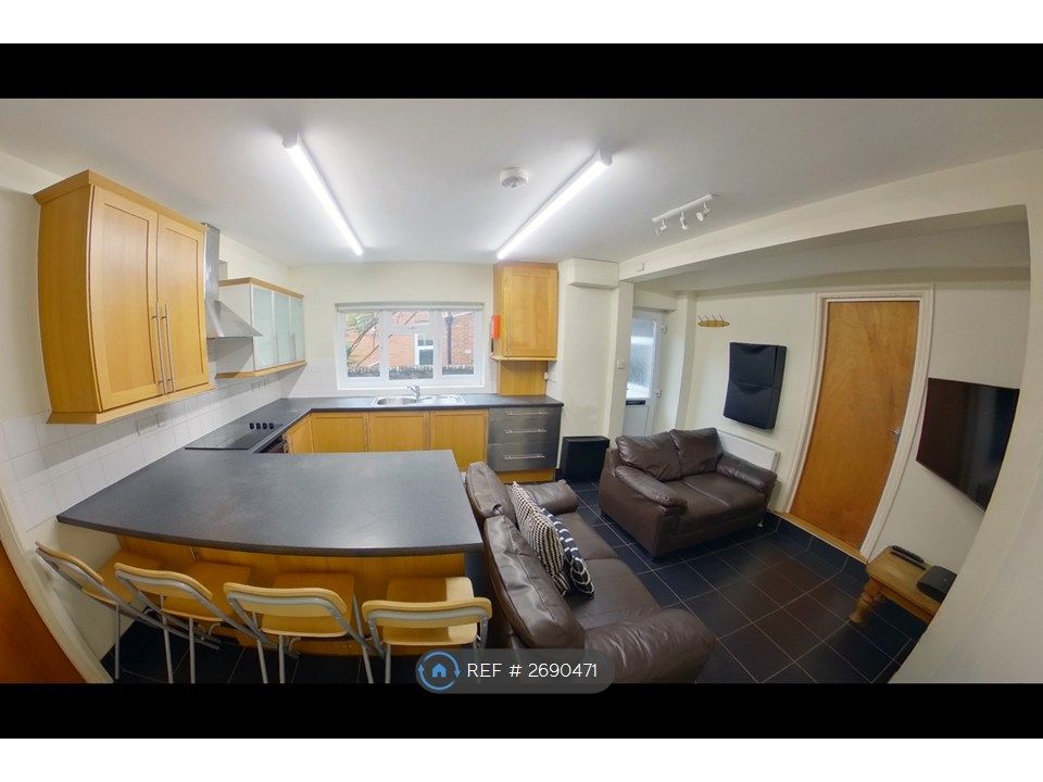 Property photo 3 of 9 Kitchen Living Room - Side View (360)