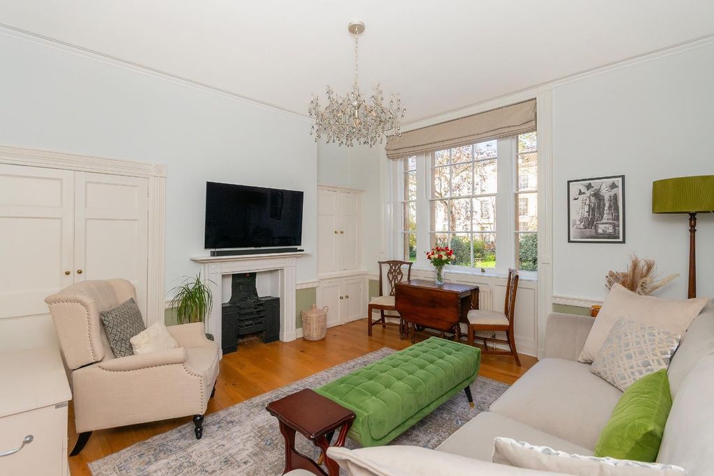 Property photo 3 of 33 0T4Cdhs - Living Room F.Jpg